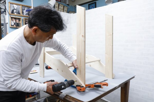 アディロンダックチェアを作る　DIY教室、山田芳照　：アディロンダックチェアデザイン、DIY技術監修、DIY講師