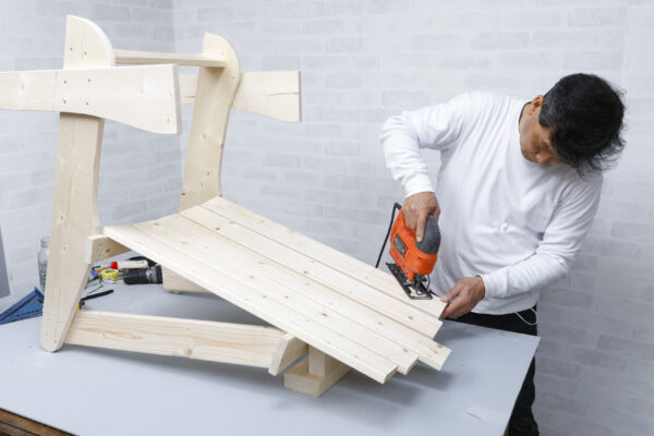 アディロンダックチェアを作る　DIY教室、山田芳照　：アディロンダックチェアデザイン、DIY技術監修、DIY講師