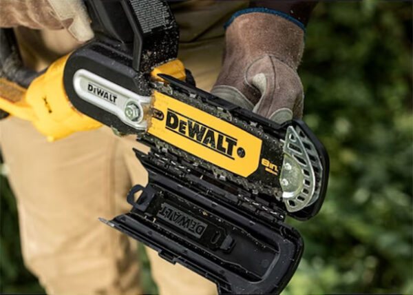 太い枝の剪定も楽々　DeWalt 20V MAX DCCS623B 剪定鋸