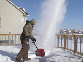 小さな除雪なら電動で　Toro Power Shovel 除雪機