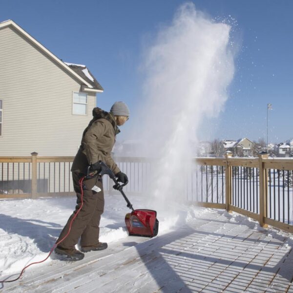 小さな除雪なら電動で　Toro Power Shovel 除雪機