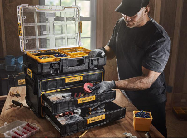 引き出しは便利　DeWalt ToughSystem 2.0 ツールボックス