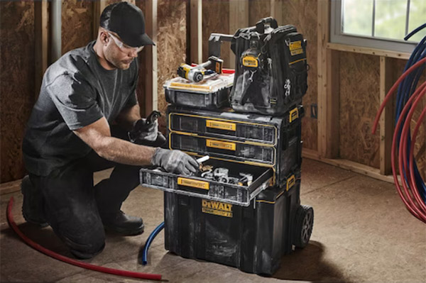 引き出しは便利　DeWalt ToughSystem 2.0 ツールボックス